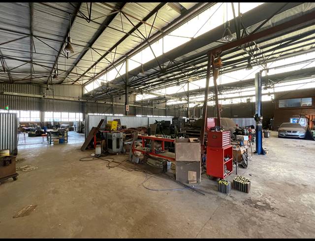2,200M² WAREHOUSE FOR SALE IN CHLOORKOP
